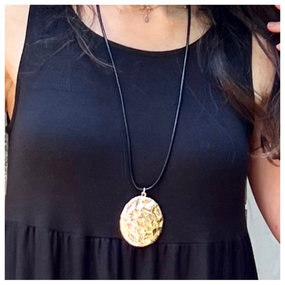 Paris Leather Chain Rose Hammered Necklace 
Fabulous - Picture 2 of 6